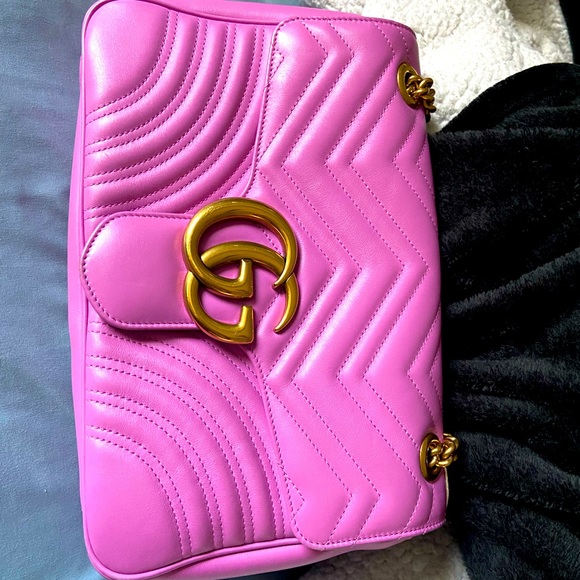 Gucci Handbags - Gucci GG Marmont Matelasse crossbody bag